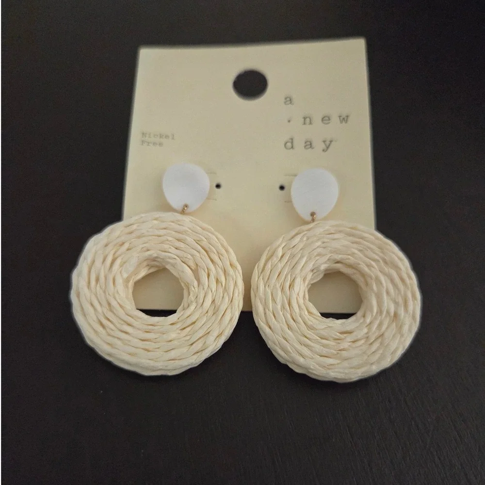 A New Day Cream Woven Straw Hoop Earrings White Resin Stud Nickel‎ Free NEW